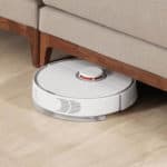 Xiaomi-Mi-Vacuum-2-Roborock-debajo-de-mueble