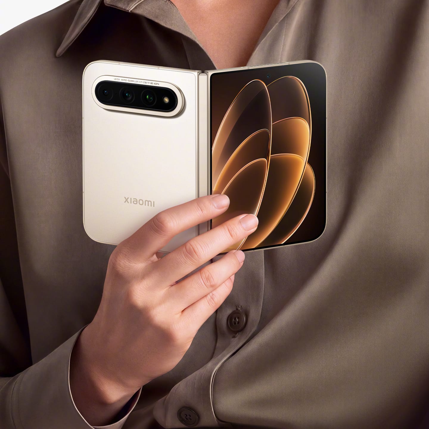 Xiaomi 18 Fold colores Gold y Black - variante 651